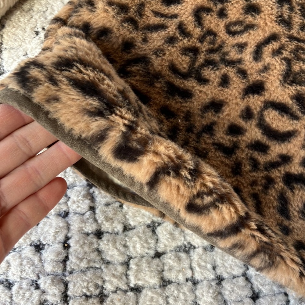 Boutique Soft Luxurious Sweater / Light Jacket - Picture 7 of 10